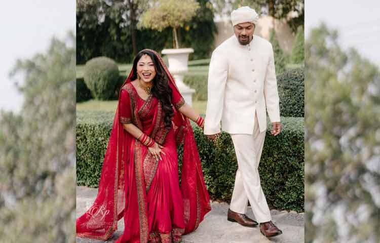 স্ট্যাটাসে তিনি নতুন জীবনের সূচনায় পরিবার, বন্ধু ও শুভাকাঙ্ক্ষীদের ভালোবাসায় তারা কতোটা আবদ্ধ সেই বার্তা দিয়েছেন।