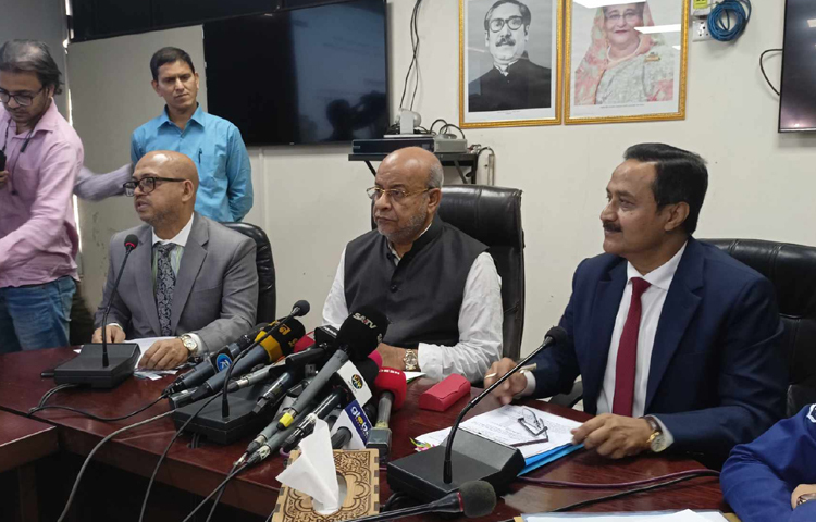 ট্রেনের টিকিট কালোবাজারি রোধে সিক্রেট ব্যবস্থা নেওয়া হয়েছে বলে জানিয়েছেন রেলপথমন্ত্রী মো. জিল্লুল হাকিম। ছবি: নাহিদ সাব্বির