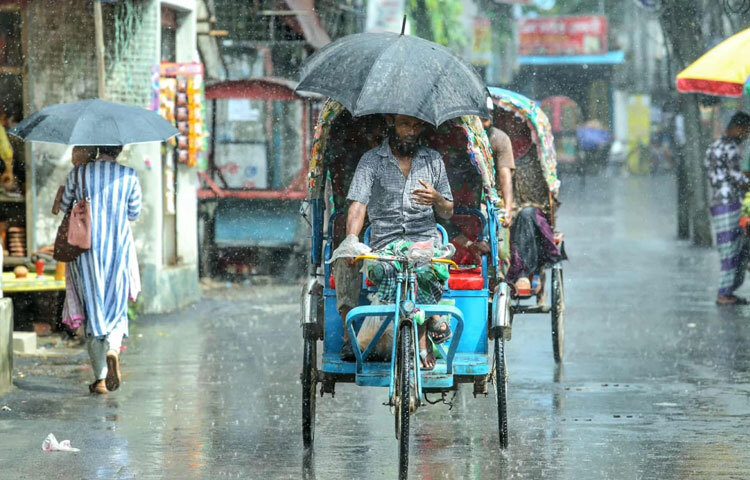 আজকের ঢাকায় দাঁড়িয়ে যখন দেখা গেল রোদের ভেতরে ঝুম বৃষ্টি, তখন মনে হলো-এ শহরও এখনো লোককথার সেই আবহ ধরে রেখেছে।