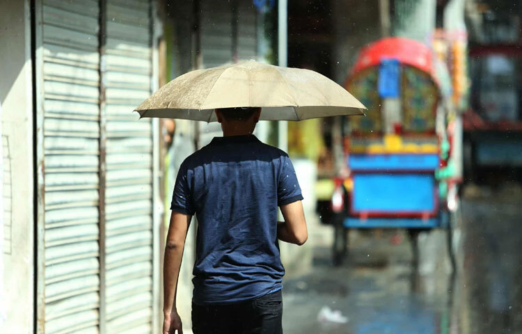 আসলে বিজ্ঞানের ভাষায় এ দৃশ্যকে বলা হয় ‘সান শাওয়ার’।