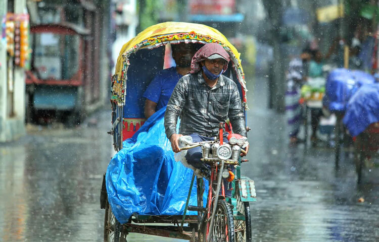 আকাশের এক অংশে মেঘ জমে বৃষ্টি হয়, অন্য অংশে থাকে খোলা রোদ। তখনই দেখা যায় একই সঙ্গে রোদ আর বৃষ্টির মিশ্রণ। তবে স্থানীয় সংস্কৃতিতে এই ঘটনাকে শুধু আবহাওয়ার খেয়ালিপনা নয়, বরং গল্প-প্রবাদ আর লোককথার সঙ্গে জড়িয়ে দেখা হয়েছে।