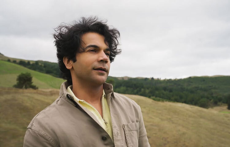 ১৯৮৪ সালের এই দিনে হরিয়ানার গুরগাঁওয়ের এক সাধারণ পরিবারে জন্ম রাজকুমারের। ছোটবেলা থেকেই অভিনয়ের প্রতি ছিল তার গভীর আগ্রহ। পরিবার খুব একটা স্বচ্ছল ছিল না, তবুও স্বপ্ন থেমে থাকেনি।