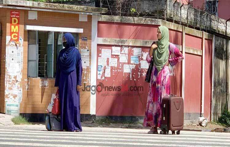 রাজশাহীতে শিক্ষার্থীদের আবাসিক হল বন্ধ ঘোষণার পরপরই মেস-বাসা ছাড়ার নির্দেশনা দিয়েছে মহানগর মেস মালিক সমিতি। ছবি: জাগো নিউজ