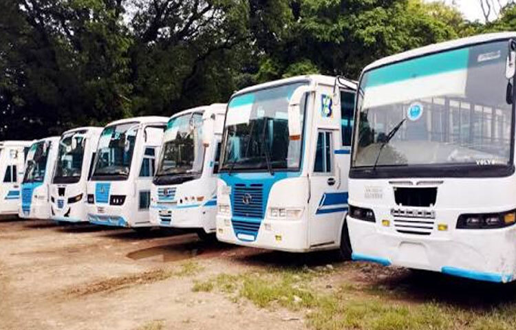 রাকসু নির্বাচনে ভোট দিতে সকাল থেকে বিশ্ববিদ্যালয় প্রশাসনের ব্যবস্থাপনায় ২৫টি বাসে করে শিক্ষার্থীরা রাজশাহী বিশ্ববিদ্যালয় (রাবি) ক্যাম্পাসে আসছেন। এরই মধ্যে রাজশাহী শহর ও আশপাশ থেকে ২টি বাস ক্যাম্পাসে পৌঁছেছে।