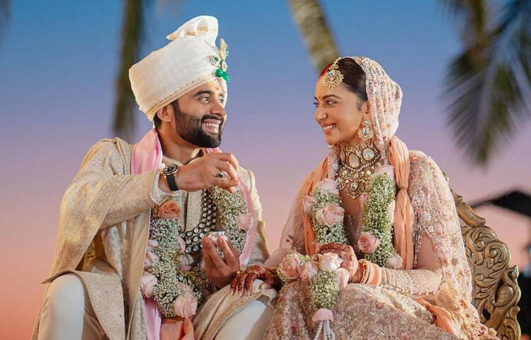 বিয়ের জন্য প্যাস্টেল রঙের লেহেঙ্গা বেছে নিয়েছেন রাকুল। ছবি: ইনস্টাগ্রাম