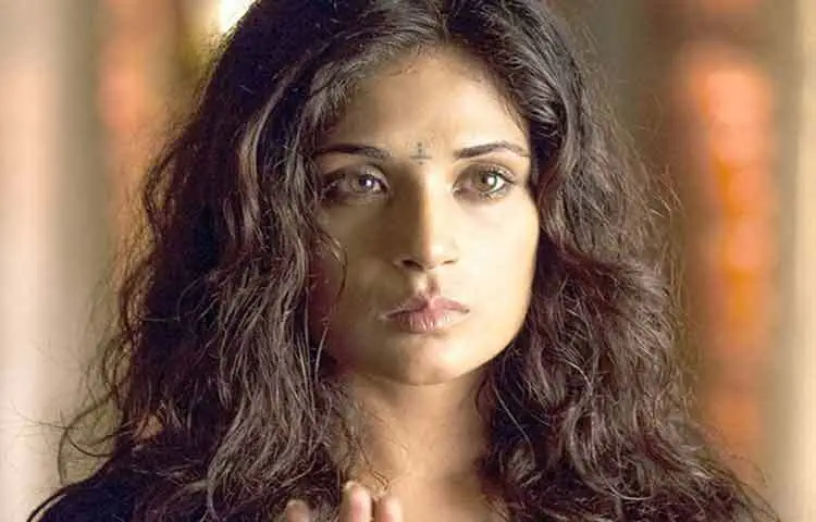 After that, despite working with Deepika Padukone and Ranveer Singh in the film Goliyon Ki Rasleela Ram-Leela, Richa did not let herself get lost in the crowd. Even as a supporting character, her presence was strong. She has proven time and again that the definition of being a heroine is not just the central character, but how believable the character can be.