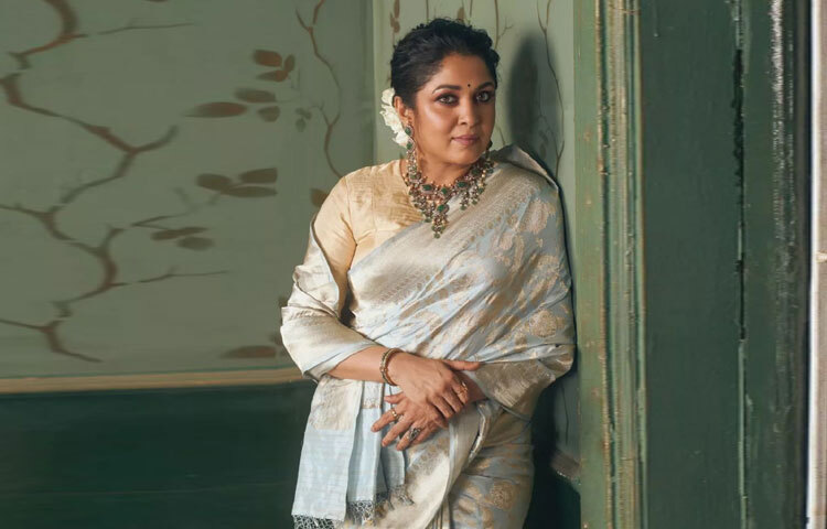 আজ এই গুণী অভিনেত্রীর জন্মদিন। ১৯৭০ সালের এই দিনে চেন্নাইয়ে জন্ম নেন রম্যা। পরিবারে শিল্প–সংস্কৃতির আবহ থাকায় ছোটবেলা থেকেই অভিনয়ের প্রতি টান তৈরি হয় তা