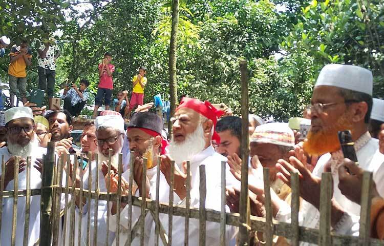 রংপুরের পীরগঞ্জে শহীদ আবু সাঈদের কবর জিয়ারত করেছেন জামায়াতে ইসলামের আমির ডা. শফিকুর রহমান। ছবি: জিতু কবীর
