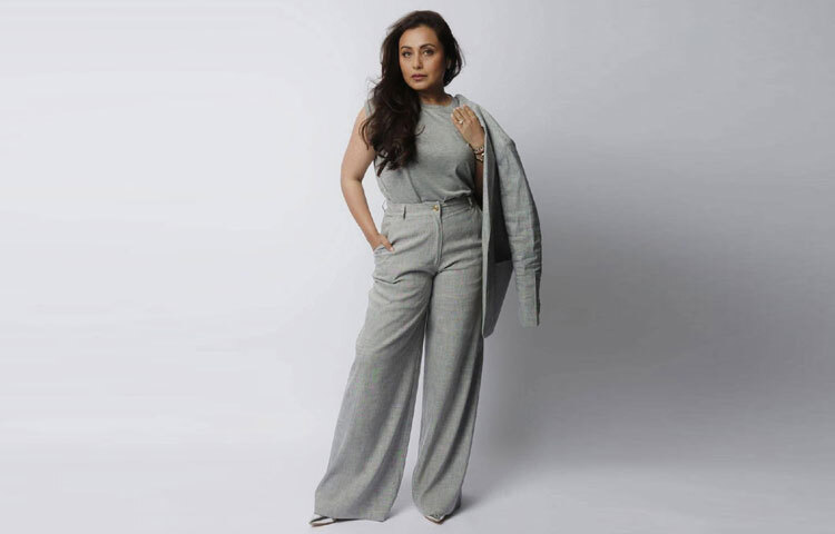 অফিসিয়াল ইভেন্ট হোক কিংবা রেড কার্পেট, তিনি এমন পোশাক ও ভঙ্গি বেছে নেন যা তার ভেতরের শক্তি ও আত্মবিশ্বাসকে স্পষ্ট করে তোলে। এ কারণেই অনেকেই তাকে ‘লক্ষ্যের সংজ্ঞা’ হিসেবে উল্লেখ করেন।