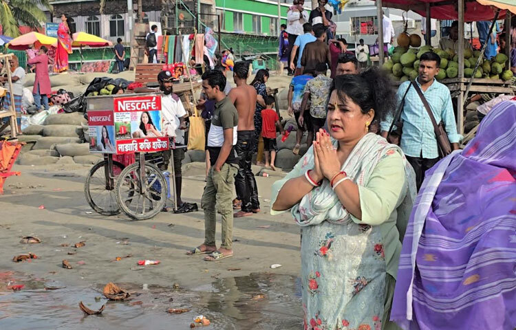 টুরিস্ট পুলিশ কুয়াকাটা রিজিয়নের সহকারী পুলিশ সুপার হাবিবুর রহমান বলেন, ঐতিহ্যবাহী রাস উৎসবকে কেন্দ্র করে ঊর্ধ্বতন কর্তৃপক্ষের নির্দেশে নিরাপত্তায় কঠোর ছিলাম আমরা। আমাদের প্রায় চারশতাধিক আইনশৃঙ্খলা বাহিনীর সদস্য নিয়োজিত ছিল। কাল সকালে রাসমেলার আনুষ্ঠানিকতা শেষ হলেও আমরা সন্ধ্যা পর্যন্ত নিরাপত্তা বহাল রাখবো।