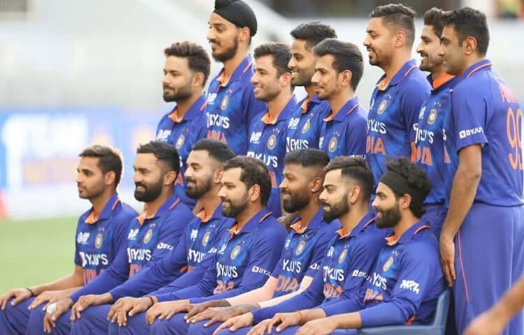 চেন্নাই সুপার কিংসের হয়ে মহেন্দ্র সিং ধোনির অধীনে খেলে তার খেলার ধরনে এসেছে আরও পরিণতি, আরও ঠাণ্ডা মাথার সিদ্ধান্ত নেওয়ার ক্ষমতা। এমনকি একাধিক মৌসুমে জাদেজাকে ধোনির সবচেয়ে ভরসার মানুষ হিসেবেও দেখা গেছে।