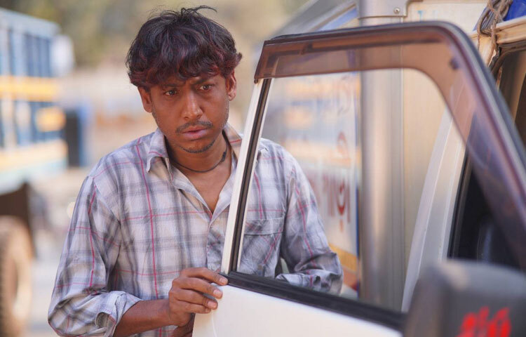 রওনক সবসময়ই চরিত্র বেছে নিয়েছেন ভিন্নভাবে। কখনও সামাজিক সংকটের গল্পে মধ্যবিত্তের মুখপাত্র হয়েছেন, কখনও বা হাস্যরসাত্মক চরিত্রে এনে দিয়েছেন সহজ বিনোদন। তার অভিনয়ে থাকে স্বাভাবিকতা, সংলাপে থাকে জীবনের গন্ধ। এ কারণেই দর্শক সহজেই তার অভিনয়ের সঙ্গে মিশে যেতে পারেন।