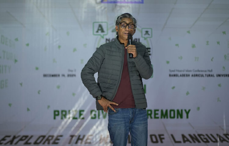 শুধু অভিনয় নয়, রওনক সফল হয়েছেন পরিচালক ও নাট্যকার হিসেবেও। তিনি জানেন দর্শক কীভাবে গল্পে মগ্ন হন, জানেন মঞ্চ বা পর্দায় কোন দৃশ্য কেমনভাবে ফুটিয়ে তুলতে হবে। তার লেখা নাটকগুলোতে থাকে বাস্তবতার ছোঁয়া, সমাজ ও মানুষের গভীর চিত্র। আর পরিচালনায় তিনি খুঁজে বেড়ান নতুন ভাষা ও ভঙ্গি, যা নাটককে করে তোলে প্রাণবন্ত।