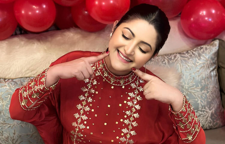 সোশ্যাল মিডিয়া ও বিভিন্ন গণমাধ্যমে পরীর প্রেম-সম্পর্ক ও বিয়ে নিয়ে আলোচনা সব সময় তুঙ্গে থাকে। এবারও হয়নি এর ব্যতিক্রম।