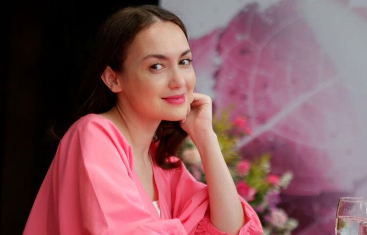 রিয়ান্টি শুধু রোমান্টিক চরিত্রেই সীমাবদ্ধ থাকেননি। তিনি ড্রামা, কমেডি থেকে শুরু করে থ্রিলার-সব ধরনের চরিত্রে অভিনয় করেছেন।