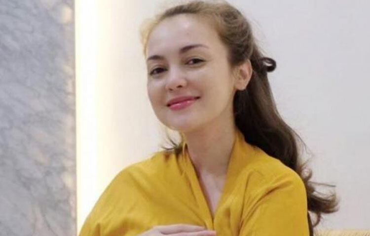 রিয়ান্টির ক্যারিয়ার শুরু হয় মডেলিংয়ের মাধ্যমে। তার পরিশীলিত ব্যক্তিত্ব, মুগ্ধকর হাসি এবং ভিন্নধর্মী সৌন্দর্য তাকে দ্রুতই আলাদা করে তোলে। পরে টেলিভিশন প্রোগ্রামের প্রেজেন্টার হিসেবেও তিনি জনপ্রিয়তা পান। তবে প্রকৃত খ্যাতি আসে চলচ্চিত্রের মাধ্যমে।