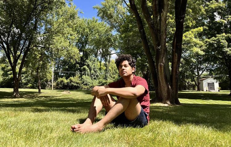 তার চরিত্র কখনো নিঃসঙ্গ, কখনো প্রতিবাদী, কখনো ক্লান্ত, আবার কখনো শূন্য। কিন্তু সব সময়ই জীবন্ত।