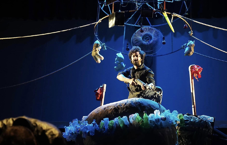 ‘নগরকীর্তন’ এর রূপান্তরিত চরিত্রটি আজও বাংলা সিনেমার এক শক্তিশালী অধ্যায়। শুধু সাহস নয়, অনুভব দিয়ে সাজানো সেই চরিত্র ঋদ্ধিকে এনে দেয় জাতীয় চলচ্চিত্র পুরস্কার। সবচেয়ে কম বয়সে এই সম্মান অর্জন করেছিলেন তিনি।