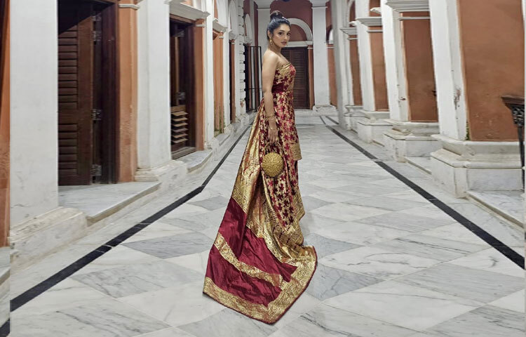 ফ্যাশনপ্রেমীদের চোখে এ লুক নিঃসন্দেহে হৃদিকে দিয়েছে নতুন উচ্চতা-যেখানে মিশে গেছে ঐতিহ্য, আধুনিকতা আর রাজকীয়তা।