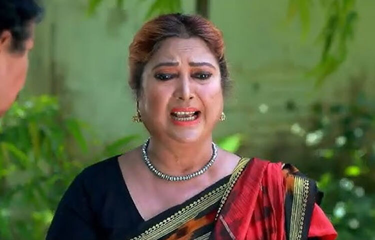 বাংলাদেশি সিনেমায় এক সময় খলনায়ক-খলনায়িকাদের সমান গুরুত্ব দেওয়া হতো। নায়ক-নায়িকার প্রেমের গল্পকে আকর্ষণীয় করে তুলতে তাদের উপস্থিতি ছিল অপরিহার্য। রিনা খান সেই জায়গাটা পূর্ণ করেছিলেন দক্ষতার সঙ্গে।