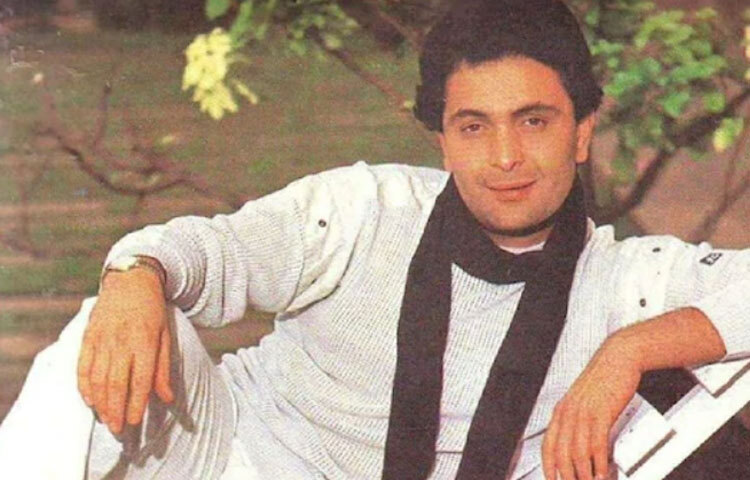 নব্বইয়ের দশক পার হওয়ার পর যখন তার সমসাময়িক অনেক তারকার আলো ম্লান হয়ে গিয়েছিল, তখনও ঋষি কাপুর নিজেকে নতুন করে সাজিয়েছিলেন। তিনি সেকেন্ড-লিড ও চরিত্রাভিনেতার ভূমিকায় একের পর এক সফলতা পান।