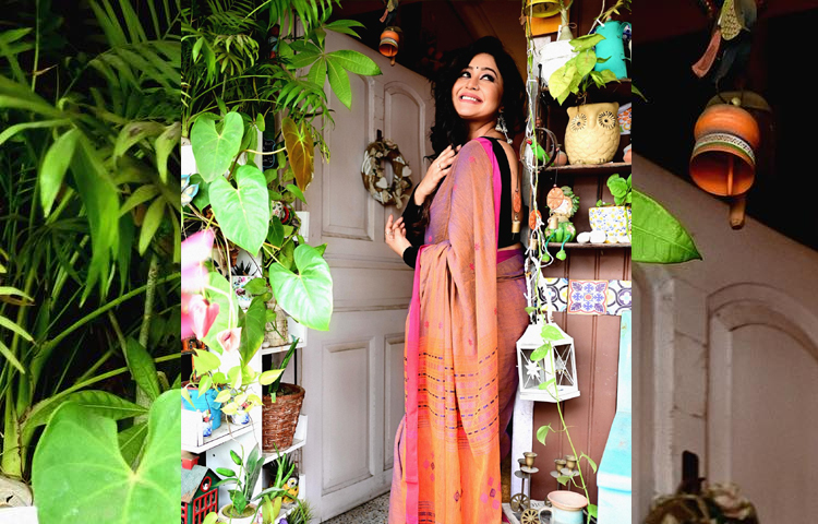 সম্প্রতি ফেসবুকে কিছু হাস্যোজ্জ্বল ছবি শেয়ার করেছেন সাহসী এই নায়িকা। ছবি: ফেসবুক থেকে