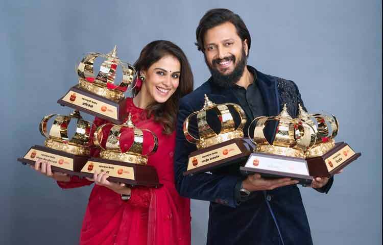 রিতেশ শুধু ক্যামেরার সামনেই সীমাবদ্ধ নন। বাবার মৃত্যুর পর তিনি গ্রামীণ উন্নয়ন, শিক্ষা ও স্বাস্থ্যখাতে নানাভাবে যুক্ত হয়েছেন। বিশেষ করে মহারাষ্ট্রে খরা ও কৃষক সমস্যায় তার সক্রিয় ভূমিকা অনেকের নজর কেড়েছে। তিনি কখনো এই কাজগুলো প্রচারের আলোয় আনতে চান না, নীরবে কাজ করাই তার পছন্দ।