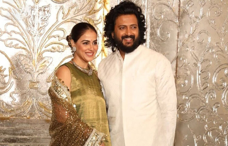 হাস্যোজ্জ্বল অভিনেতা রিতেশ দেশমুখ এবং অভিনেত্রী জেনেলিয়া ডি’সুজা।