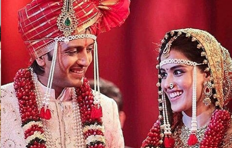 ২০১২ সালের ৩ ফেব্রুয়ারিতে সাত পাঁকে বাধা পড়েন বলিউডেন দুই তারকা রিতেশ দেশমুখ ওজেনেলিয়া ডি সুজা। ছবি: সংগৃহীত