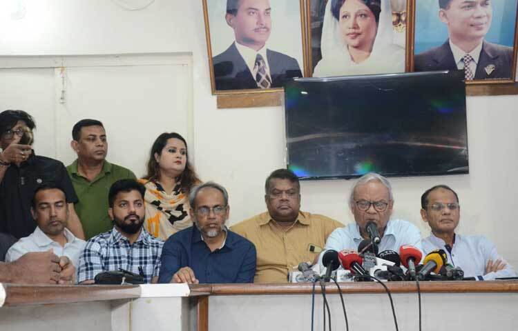 অন্তর্বর্তী সরকারকে ডেঙ্গু প্রতিরোধে আগাম ব্যবস্থা গ্রহণ করা উচিত ছিল বলে মন্তব্য করেছেন বিএনপির জ্যেষ্ঠ যুগ্ম মহাসচিব রুহুল কবির রিজভী। ছবি: খালেদ হোসেন