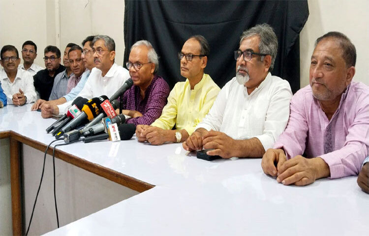 আওয়ামী লীগের কারা বিএনপির সদস্য হতে পারবেন তা জানিয়েছেন দলটির সিনিয়র যুগ্ম মহাসচিব রুহুল কবির রিজভী। ছবি: জাগো নিউজ