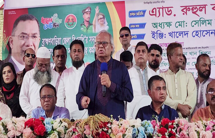 বিএনপির সিনিয়র যুগ্ম-মহাসচিব রুহুল কবির রিজভী বলেছেন, কিছু রাজনৈতিক দল বলছে পিআর পদ্ধতির কথা। সাধারণ জনগণ কি বলতে পারে এটা নারকেল তেলের মতো মাথায় দেয় নাকি সাবানের মতো শরীরে মাখে? হঠাৎ করে দুয়েকটি রাজনৈতিক দল এ কথা বলছেন, যারা ধর্ম নিয়ে রাজনীতি করে তারাও বলছেন। ছবি: আবুল হাসনাত মো. রাফি