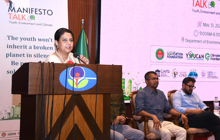 ঢাকার আগারগাঁওয়ে পরিবেশ অধিদপ্তরে ‘ম্যানিফেস্টো টক: ইউথ, এনভায়রনমেন্ট অ্যান্ড ক্লাইমেট’ শীর্ষক অনুষ্ঠানে প্রধান অতিথির বক্তৃতা করেন পরিবেশ, বন ও জলবায়ু পরিবর্তন এবং পানি সম্পদ উপদেষ্টা সৈয়দা রিজওয়ানা হাসান। ছবি: পিআইডি