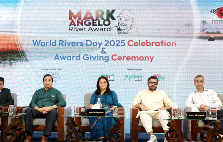 ঢাকায় পান্থপথে পানি ভবনে বিশ্ব নদী দিবস ২০২৫ উদ্যাপন ও মার্ক অ্যাঞ্জেলো রিভার অ্যাওয়ার্ড প্রদান অনুষ্ঠানে প্রধান অতিথি হিসেবে উপস্থিত ছিলেন পানি সম্পদ এবং পরিবেশ, বন ও জলবায়ু পরিবর্তন উপদেষ্টা সৈয়দা রিজওয়ানা হাসান। ছবি: পিআইডি