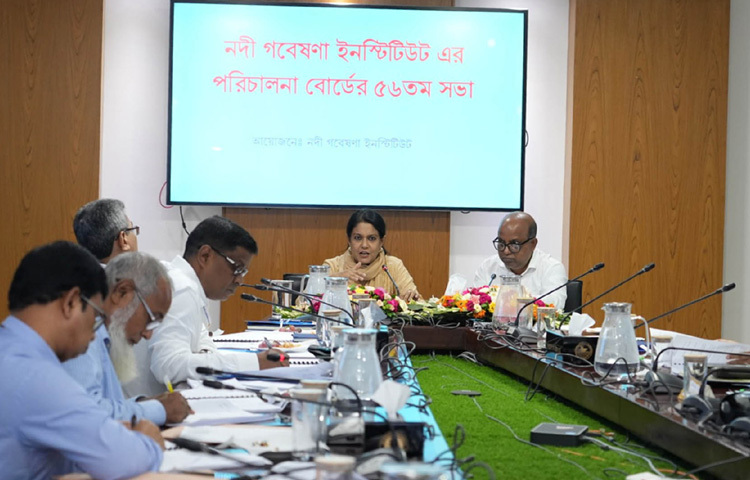 ঢাকায় গ্রিনরোডে পানি ভবনে নদী গবেষণা ইনস্টিটিউটের পরিচালনা বোর্ডের ৫৬তম সভায় সভাপতির বক্তৃতা করেন পানি সম্পদ এবং পরিবেশ, বন ও জলবায়ু পরিবর্তন উপদেষ্টা সৈয়দা রিজওয়ানা হাসান। ছবি: পিআইডি