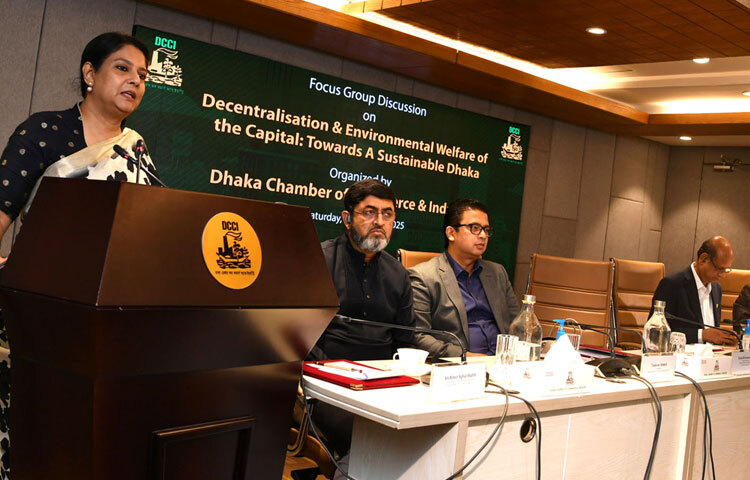 রাজধানীর মতিঝিলে ঢাকা চেম্বার অফ কমার্স অ্যান্ড ইন্ডাস্ট্রি (ডিসিসিআই) অডিটোরিয়ামে ‘ডিসেন্ট্রালাইজেশন অ্যান্ড এনভায়রনমেন্টাল ওয়েলফেয়ার অব দ্য ক্যাপিটাল: টুয়ার্ডস এ সাস্টেইনেবল ঢাকা’ শীর্ষক ফোকাস গ্রুপ আলোচনায় প্রধান অতিথির বক্তৃতা করেন পরিবেশ, বন ও জলবায়ু পরিবর্তন এবং পানি সম্পদ উপদেষ্টা সৈয়দা রিজওয়ানা হাসান। ছবি: পিআইডি