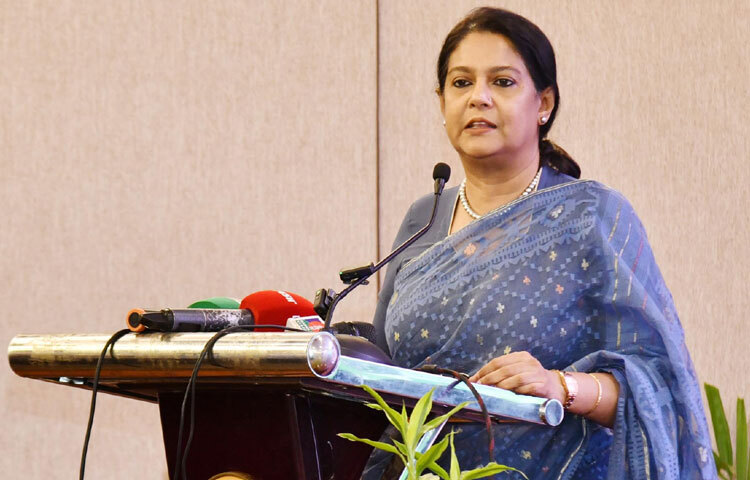 গুলশানে ঢাকা উত্তর সিটি করপোরেশনের অডিটোরিয়ামে ‘বাংলাদেশ সাস্টেইনেবিলিটি কনক্লেভ ২০২৫’ উপলক্ষ্যে আয়োজিত অনুষ্ঠানে প্রধান অতিথির বক্তৃতা করেন পরিবেশ, বন ও জলবায়ু পরিবর্তন এবং পানি সম্পদ উপদেষ্টা সৈয়দা রিজওয়ানা হাসান। ছবি: পিআইডি