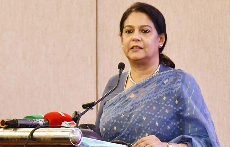 পরিবেশ, বন ও জলবায়ু পরিবর্তন এবং পানি সম্পদ উপদেষ্টা সৈয়দা রিজওয়ানা হাসান মানুষ ও হাতির দ্বন্দ্ব নিরসনে করণীয় নির্ধারণ বিষয়ে পর্যালোচনা সভায় অনলাইন প্ল্যাটফর্মে যুক্ত হয়ে সভাপতির বক্তৃতা করেন। ছবি: পিআইডি