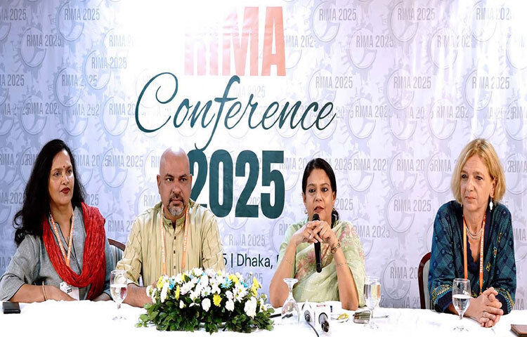 ঢাকার গুলশানে হোটেল লেক ক্যাসেলে ‘রিজিওনাল ইনফ্রাস্ট্রাকচার মনিটরিং অ্যালায়েন্স (রাইমা) কনফারেন্স ২০২৫’-এ প্রধান অতিথির বক্তৃতা করেন পানি সম্পদ এবং পরিবেশ, বন ও জলবায়ু পরিবর্তন উপদেষ্টা সৈয়দা রিজওয়ানা হাসান। ছবি: পিআইডি