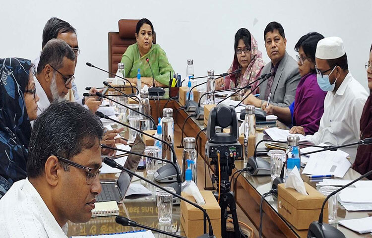 ঢাকায় মন্ত্রণালয়ের সভাকক্ষে বার্ষিক উন্নয়ন কর্মসূচির বাস্তবায়ন অগগ্রতি পর্যালোচনা সভায় প্রধান অতিথির বক্তৃতা করেন পরিবেশ, বন ও জলবায়ু পরিবর্তন এবং পানি সম্পদ উপদেষ্টা সৈয়দা রিজওয়ানা হাসান। ছবি: পিআইডি