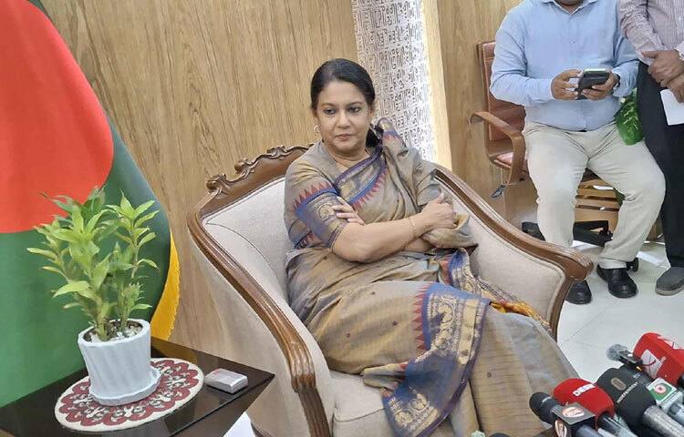 নির্বাচন সামনে রেখে পতিত সরকার বা কোনো অশুভ শক্তি অস্থিরতা সৃষ্টির চেষ্টা করলে সরকার সর্বোচ্চটুকু দিয়ে তা নিয়ন্ত্রণের চেষ্টা করবে বলে জানিয়েছেন পরিবেশ, বন ও জলবায়ু পরিবর্তন উপদেষ্টা সৈয়দা রিজওয়ানা হাসান। ছবি: মাসুদ রানা