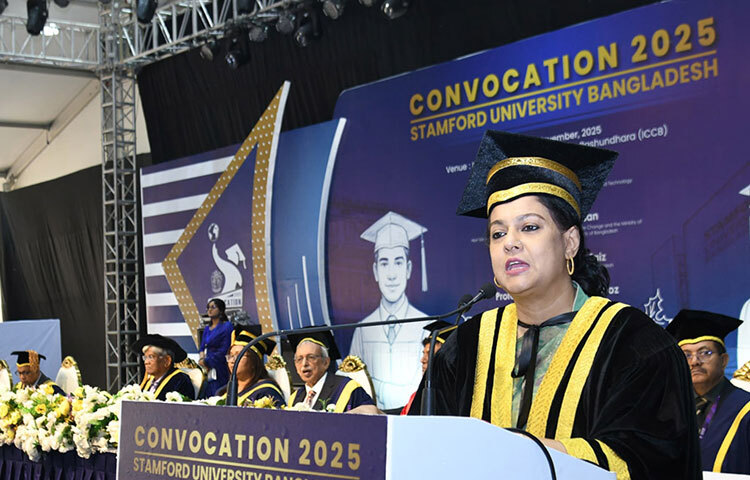 পরিবেশ, বন ও জলবায়ু পরিবর্তন এবং পানি সম্পদ উপদেষ্টা সৈয়দা রিজওয়ানা হাসান রাজধানীর বসুন্ধরা আন্তর্জাতিক কনভেনশন সেন্টারের এক্সপোভিলেজে স্ট্যামফোর্ড ইউনিভার্সিটি বাংলাদেশের সমাবর্তনে বক্তৃতা করেন। ছবি: পিআইডি