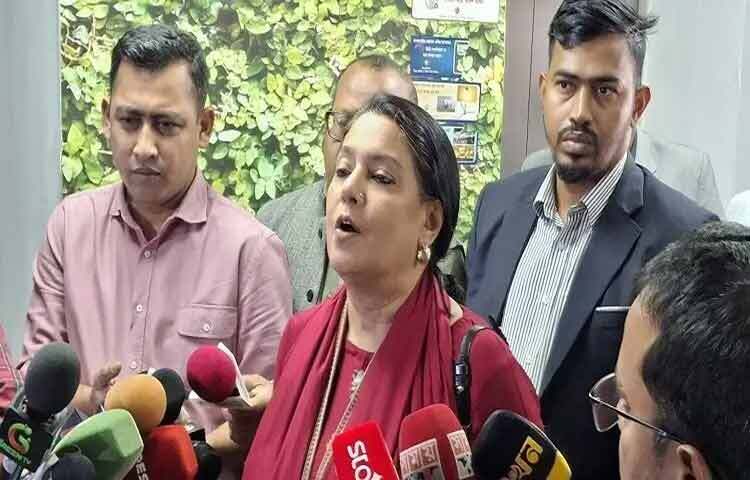 আসন্ন নির্বাচন নিয়ে ভারত বিশ্লেষণ করতে পারে, তবে মতামত দেওয়ার সুযোগ (অধিকার) দেশটি রাখে না বলে মন্তব্য করেছেন তথ্য উপদেষ্টা সৈয়দা রিজওয়ানা হাসান। এছাড়া পতিত স্বৈরাচার ভোটের পরিবেশ নষ্টের চেষ্টা করলে সরকার প্রতিহত করতে প্রস্তুত বলেও জানান তিনি।