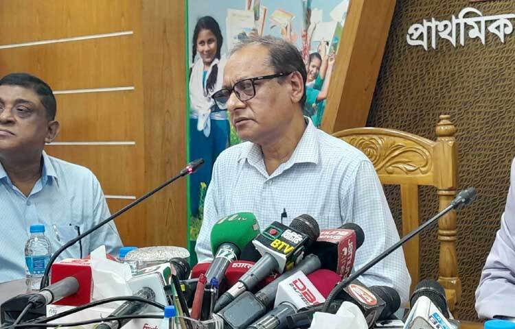 এই মুহূর্তে আমাদের প্রাথমিক শিক্ষার মান উন্নয়ন করা প্রয়োজন বলে মন্তব্য করেছেন প্রাথমিক ও গণশিক্ষা মন্ত্রণালয়ের উপদেষ্টা বিধান রঞ্জন রায়। ছবি: মাসুদ রানা