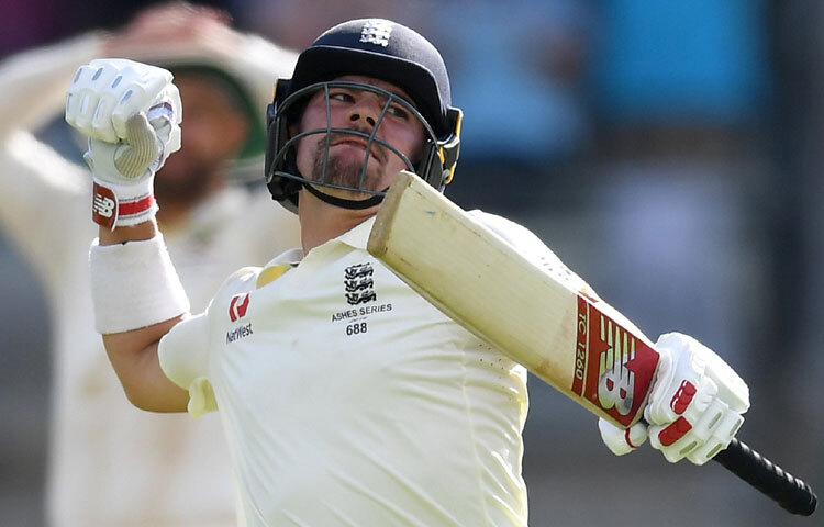 এখন পর্যন্ত তিনি খেলেছেন ৩২টি টেস্ট ম্যাচ, করেছেন ১৭৮৯ রান, যার মধ্যে রয়েছে ৩টি সেঞ্চুরি এবং ১১টি হাফ সেঞ্চুরি।