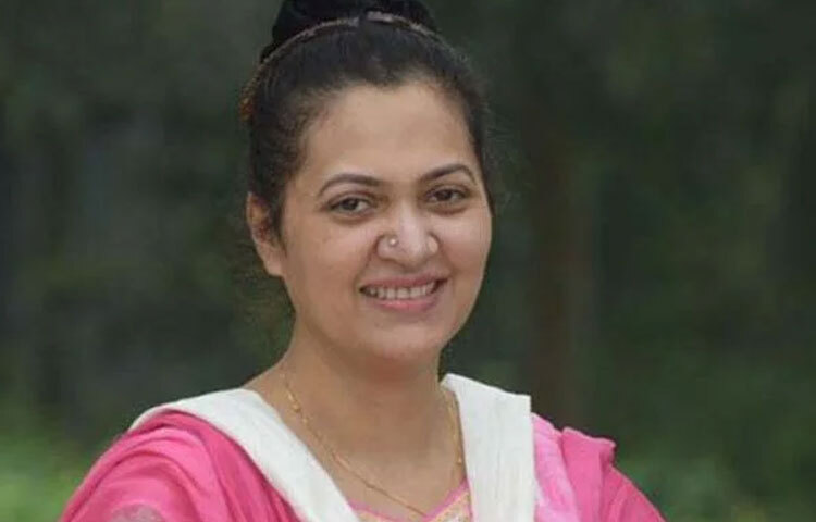 ক্যামেরার সামনে উজ্জ্বল মুক্তির বাইরেও আছে এক শান্ত-সৌম্য ব্যক্তি। পরিবারের সঙ্গে সময় কাটানো, বই পড়া, ভ্রমণ করা এগুলোই তার জীবনের আরেক আনন্দময় দিক। ব্যক্তিগত জীবন নিয়ে কখনো বাড়তি আলোচনায় থাকেন না এই ব্যবহারই তাকে আরও প্রিয় করে তোলে।