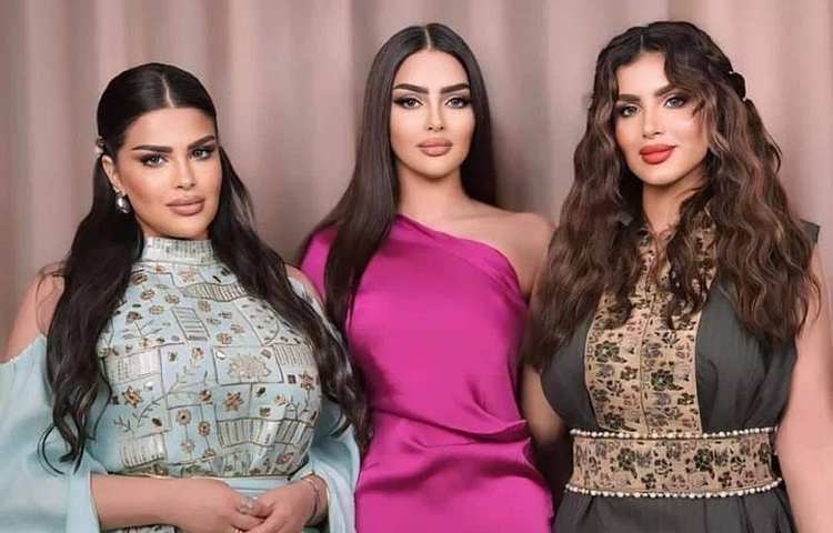 দুই বোনের নাম রাজান ও জেদাই এর সঙ্গে রুমি। শুধু রুমিই নন, তার বোন রাজানও সামাজিক যোগাযোগ মাধ্যমে বেশ পরিচিত। ছবি: ইনস্টাগ্রাম থেকে