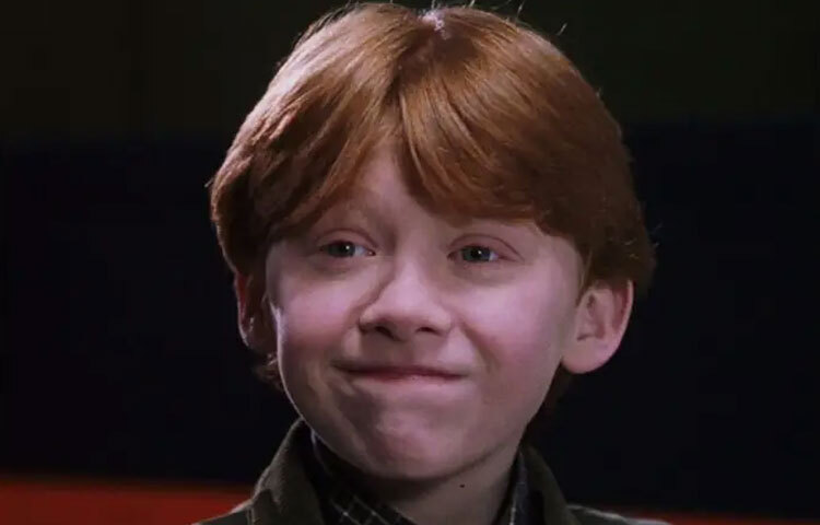 ১৯৮৮ সালের এই দিনে ইংল্যান্ডের এসেক্সে তার জন্ম। পাঁচ ভাইবোনের মধ্যে তিনি সবচেয়ে বড়। ছোটবেলা থেকেই অভিনয় ও নাটকের প্রতি তার প্রবল আগ্রহ ছিল। স্কুলে পড়াকালীন স্থানীয় থিয়েটারে শিশু চরিত্রে অভিনয় করতেন।