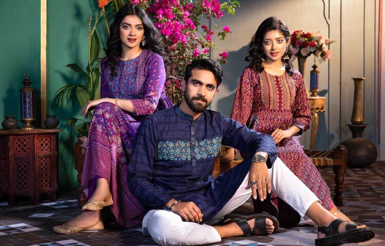 মেয়েদের জন্য থাকছে সিঙ্গেল এথনিক কুর্তি, এথনিক টু পিস ও থ্রি পিস সেট, ফ্যাশন টপস, শার্ট, শাড়ি, স্কার্ফ, টি শার্ট এবং ম্যাটার্নিটি ওয়্যারএর কালেকশন। ছবি: সারার সৌজন্য