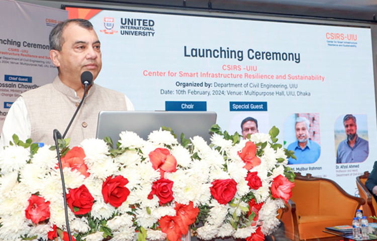 রাজধানীর ইউনাইটেড ইন্টারন্যাশনাল ইউনিভার্সিটিতে (ইউআইইউ) সেন্টার ফর স্মার্ট ইনফ্রাস্ট্রাকচার রেজিলিয়েন্স অ্যান্ড সাসটেইনেবিলিটি সেন্টার উদ্বোধনকালে প্রধান অতিথির বক্তব্যে রাখেন পরিবেশ, বন ও জলবায়ু পরিবর্তন মন্ত্রী সাবের হোসেন চৌধুরী। ছবি: শান্ত রায়হান